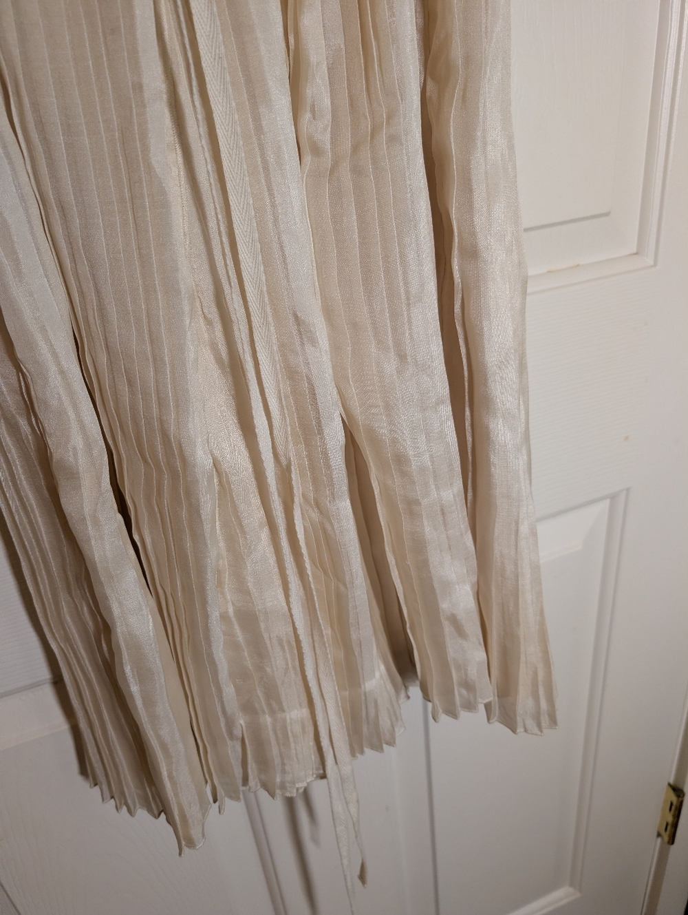 Diane Von Furstenberg 100% Silk Cream Color Pleated Dress - Picture 8 of 9
